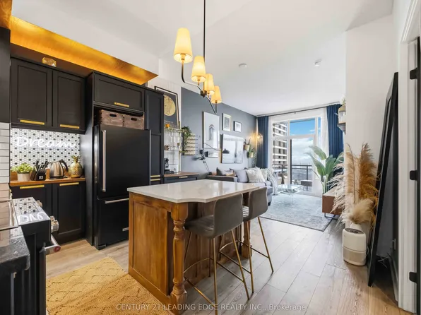 28 Linden St #2203, Toronto, ON M4Y 0A4