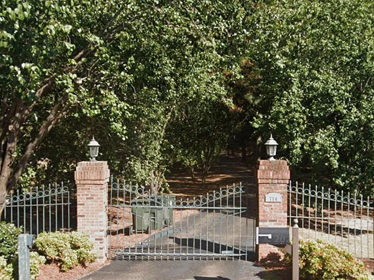 Gate at the road
