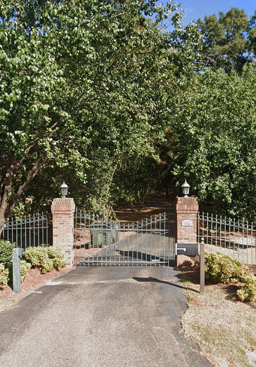 Gate at the road - 714 N Shady Ln