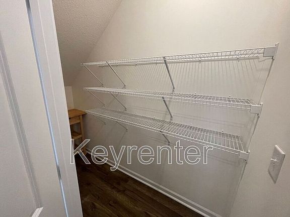 5th image of 140 Harbour Pointe Ln