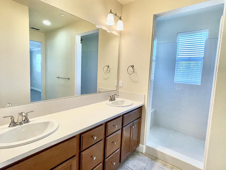 1736 Parkway Dr N — Photo 27