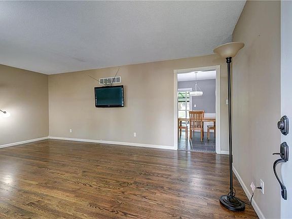 4th image of 15803 E South Ave