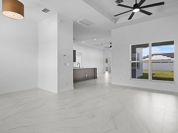 5th image of 1722 SW California Blvd