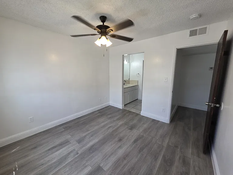 5920 Stockdale Hwy #B — Photo 16