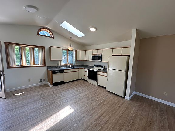 5th image of 23134 Hoffman St #1