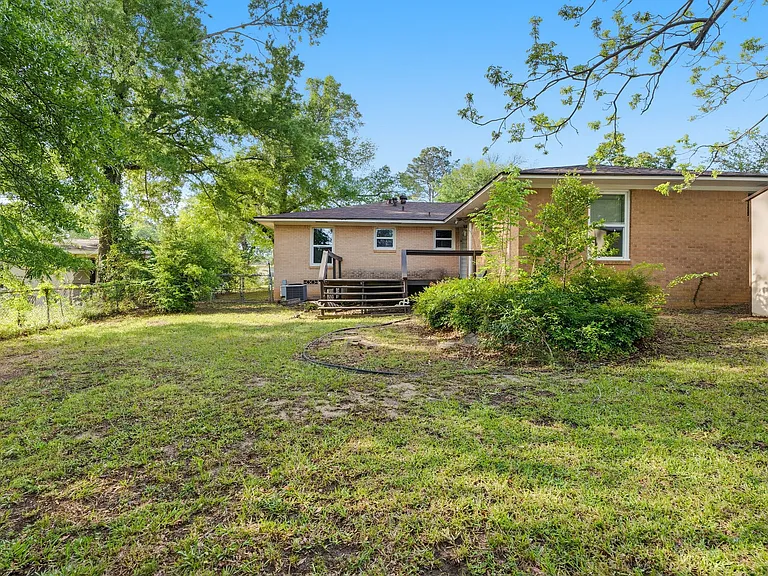 1520 E Hankerson St — Photo 23