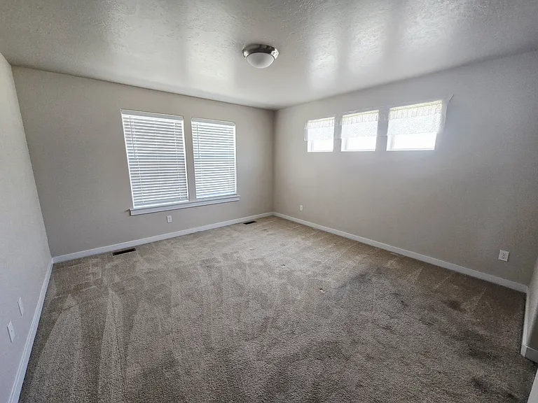 10604 Alpine St — Photo 10