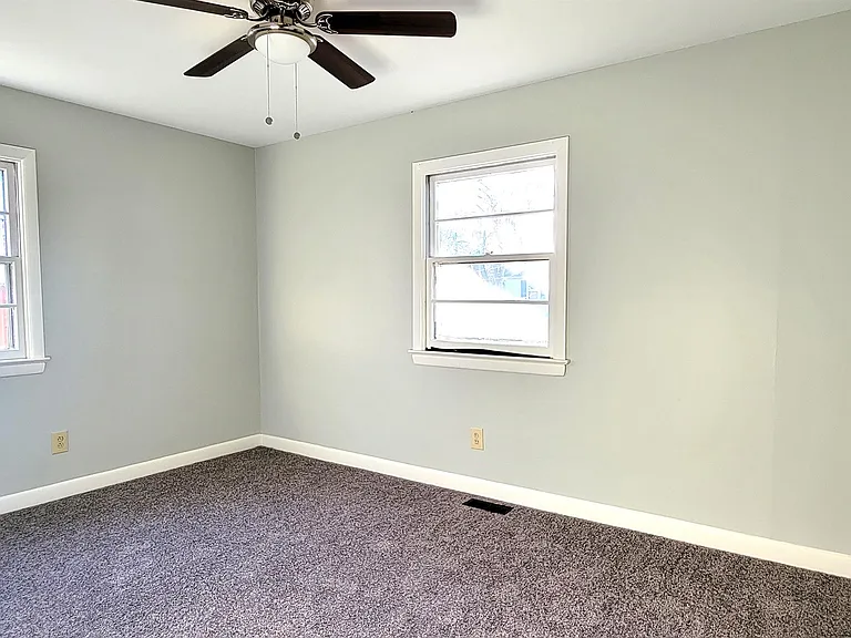 719 Jefferson St — Photo 10