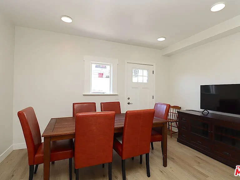 2739 S Budlong Ave — Photo 5