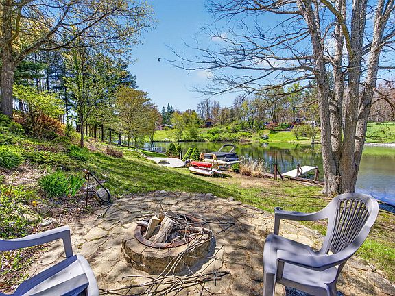2nd image of 7993 Island Ct