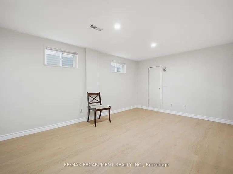 1926 Reiss Ct — Photo 14