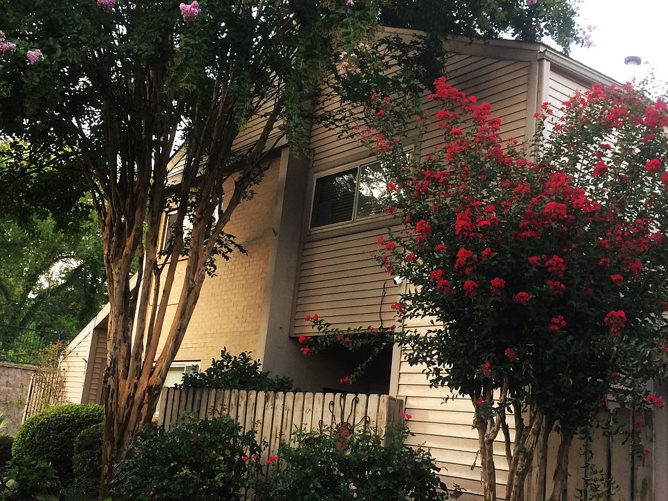 1st image of 2510 Riverfront Dr APT 2