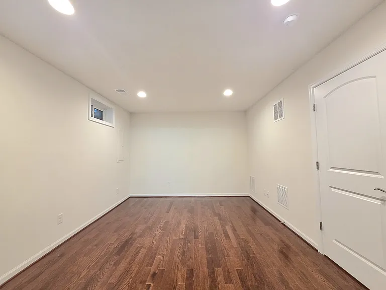 1343 Gilmore St — Photo 34