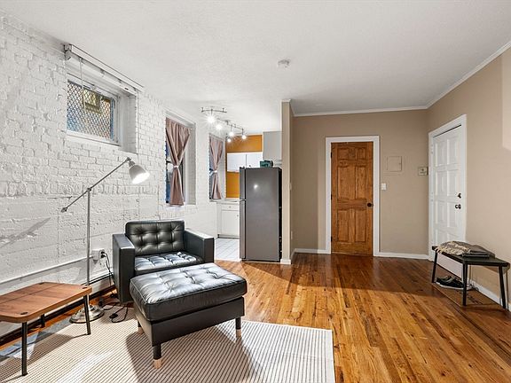 4th image of 19 Fayette St APT 1