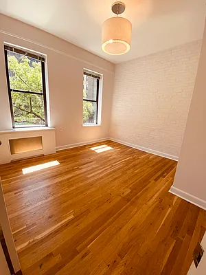 Rented by Metropolis Real Estate of Manhattan | media 9