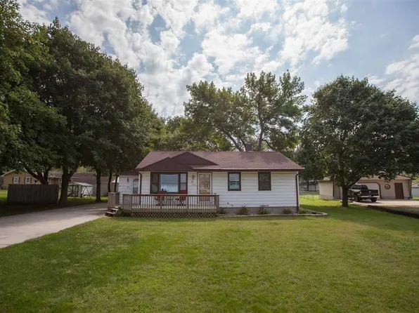 205 Marie Ave, Elk Run Heights, IA 50707