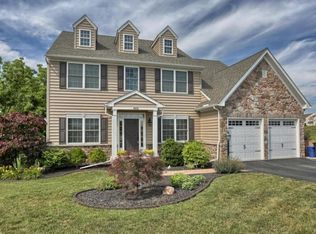 1808 Sparrow Glen Cv, Palmyra, PA 17078