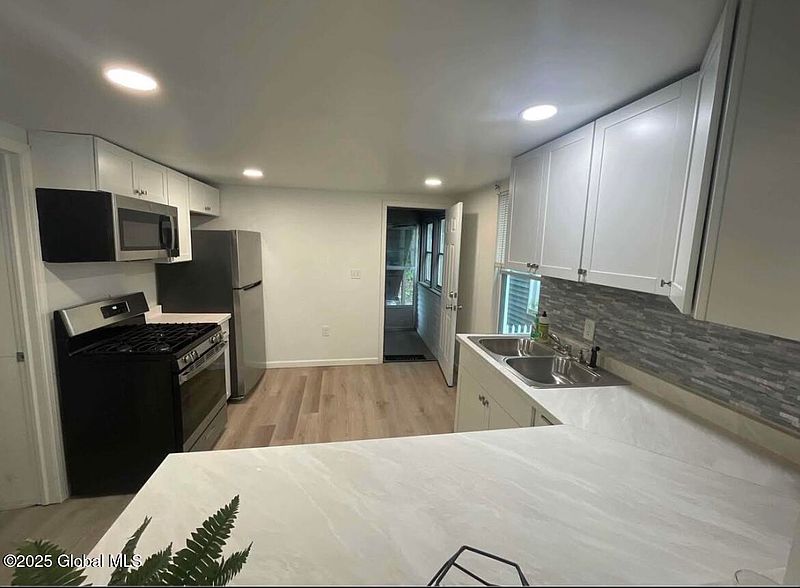 2nd image of 934 Broadway