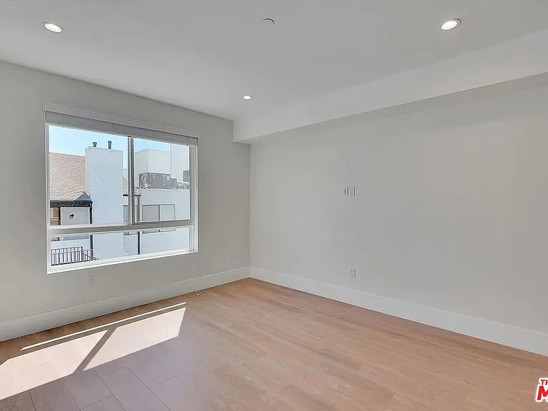 14419 Riverside Dr #306 — Photo 15