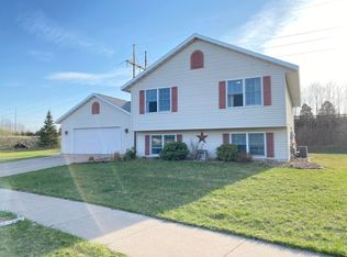 1004 Remington Dr, Holmen, WI 54636