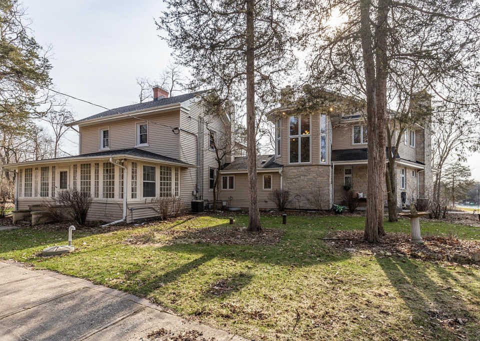 1st image of 3211 N Dekoven Dr