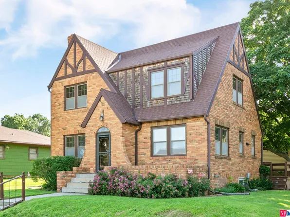 220 N Pine St, Dodge, NE 68633