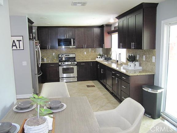 3rd image of 687 Pointe Vista Ln