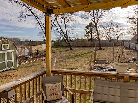 Covered Back Deck w/ Large Fenced Yard and Firepit