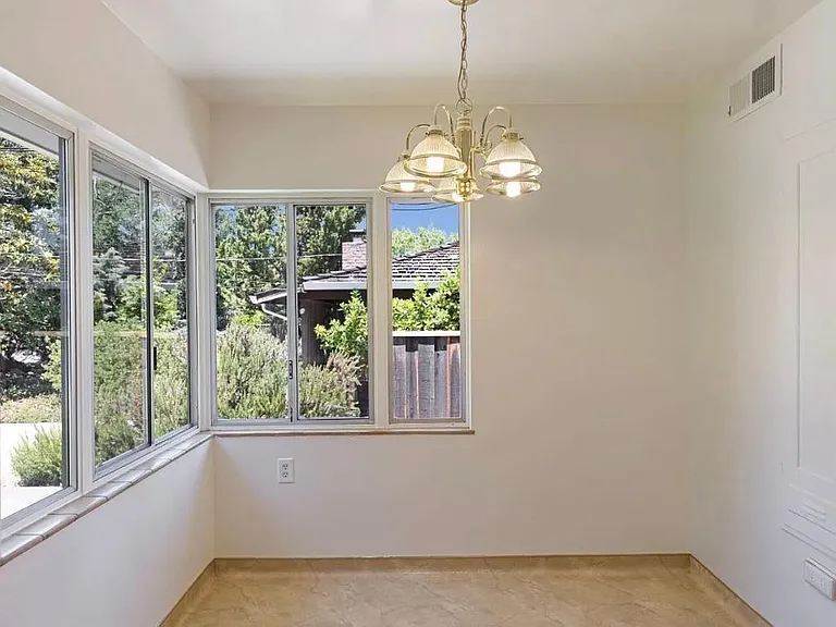 209 Cherry Ave — Photo 3