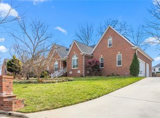 2708 Sturbridge Ct, Burlington, NC 27215