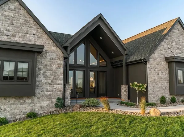 4735 Centennial Blvd, Urbandale, IA 50323