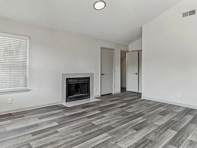 Summerlake Apartments — Photo 5