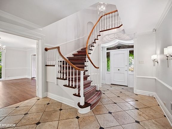 4th image of 186 Woodlawn Ave