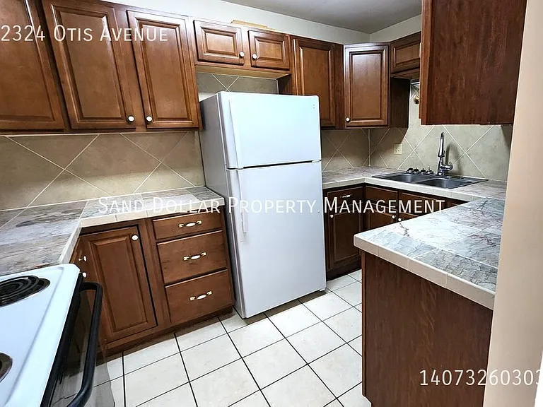 2324 Otis Ave — Photo 2