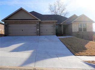 901 Ravine St, Cave Springs, AR 72718