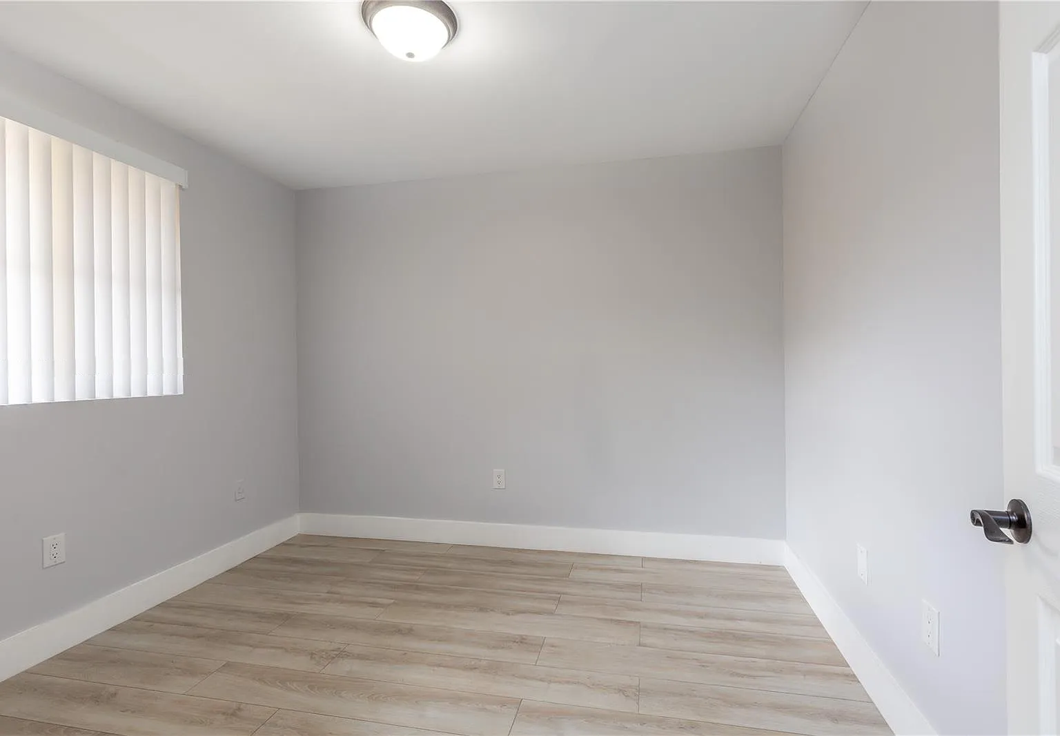 1 bed, 912 sqft, $1,200 — Photo 3