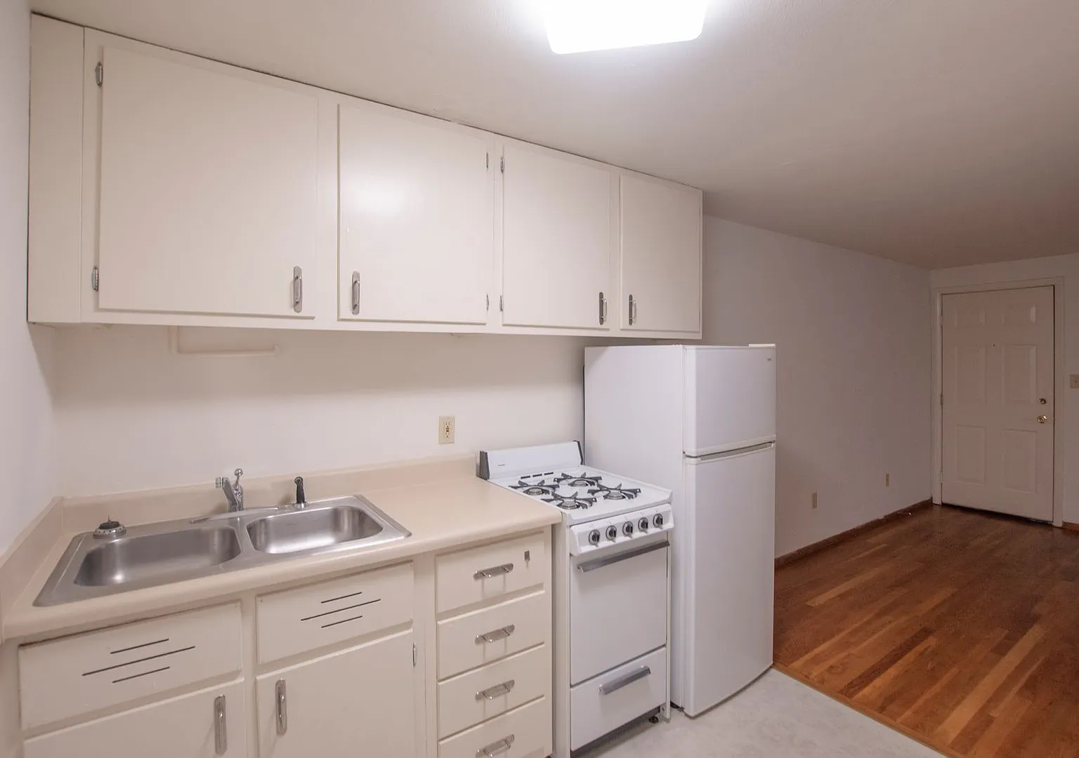 State Street Apartments — Photo 3