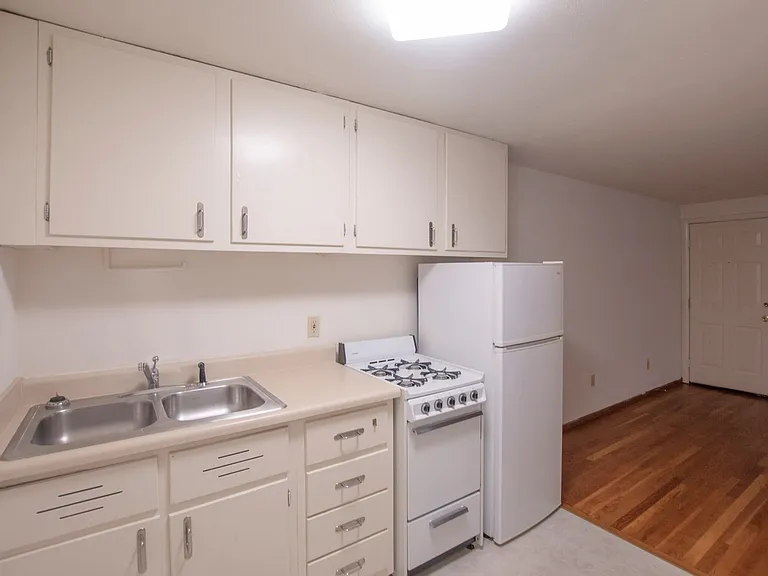 State Street Apartments — Photo 42
