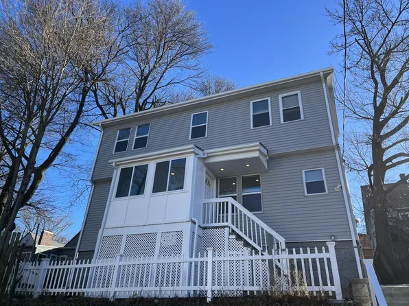 14 Bennett Pl, Medford, MA 02155
