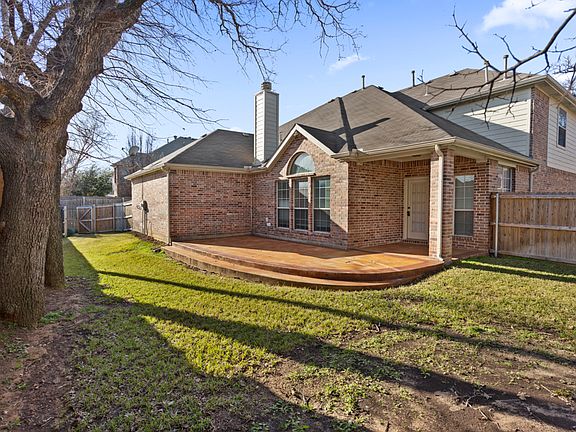 4th image of 1211 Vistawood Dr