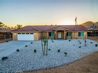 15560 Broken Bow Rd, Apple Valley, CA 92307