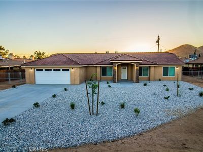 15560 Broken Bow Rd, Apple Valley, CA, 92307