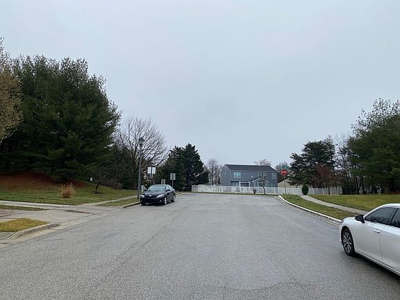 4th image of 216 Pinecove Ave
