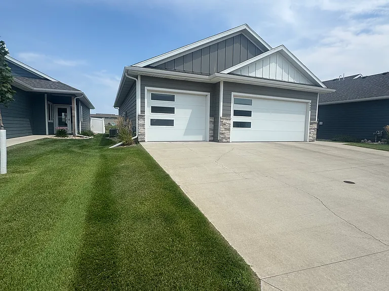 4408 E Leubecher Pl — Photo 1