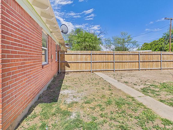 3rd image of 2807 Duncan Dr #B