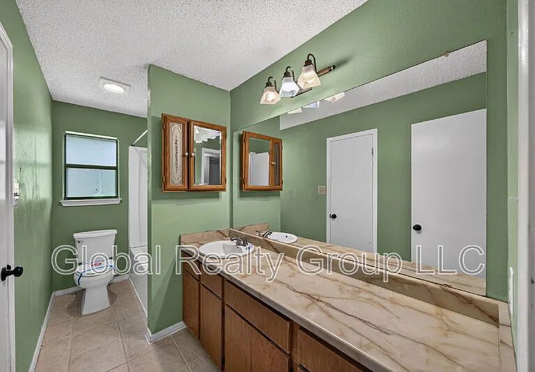 306 Meadow Dr — Photo 4