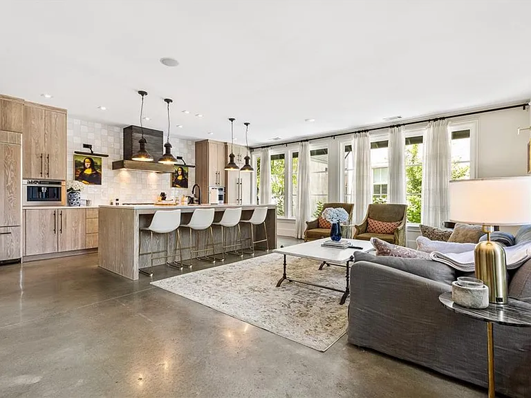 2067 Telfair Cir #B — Photo 3