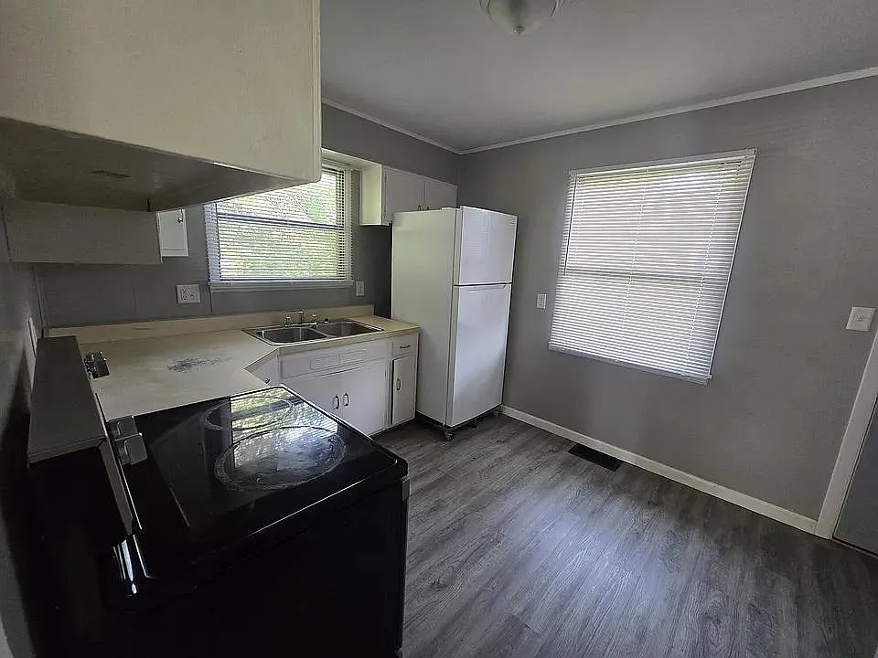 1737 E Bowman St — Photo 2