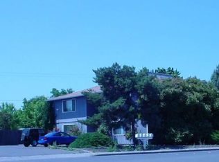 295 N 10th St, Central Point, OR 97502