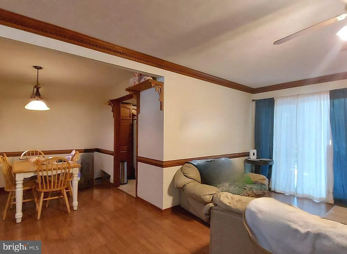 3 bed, 2.0 bath, 1462 sqft, $2,495 — Photo 3